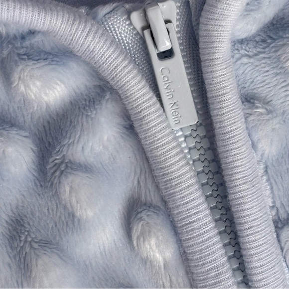 ⭒ 3-6M Calvin Klein Warm Hooded Baby Blue Textured Onesie plush Zip-up ⭒ - Picture 5 of 14